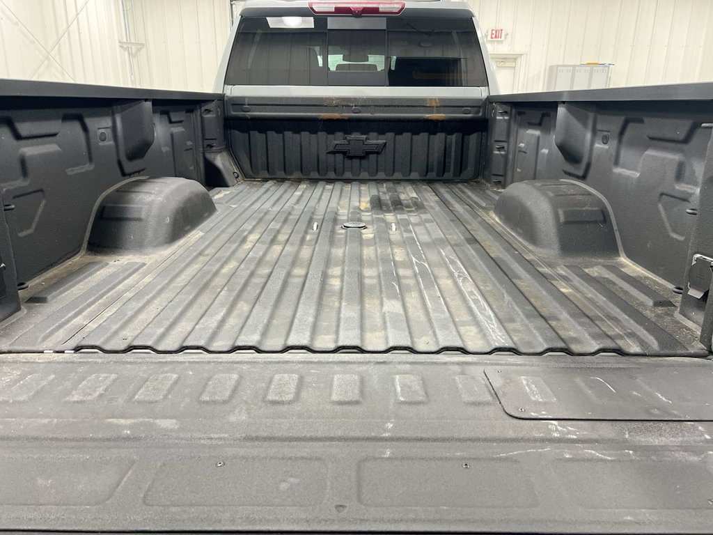 Used 2025 Chevrolet Silverado 3500 LTZ w/ LTZ Convenience Package AWD/4WD image 17