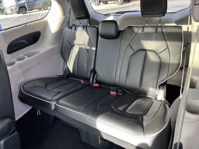 Used 2024 Chrysler Pacifica Limited image 18