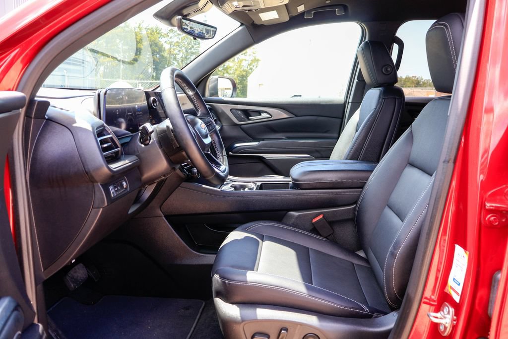 Used 2026 Chevrolet Traverse LT w/ Driver Confidence Package FWD image 7