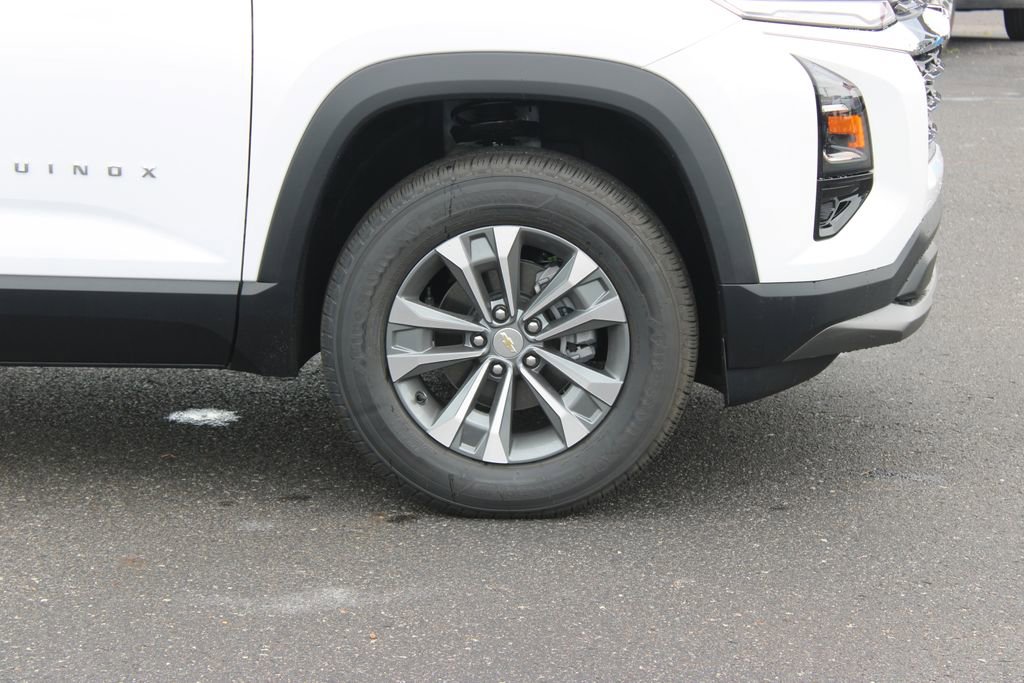 New 2026 Chevrolet Equinox LT w/ Safety and Technology Package FWD image 12