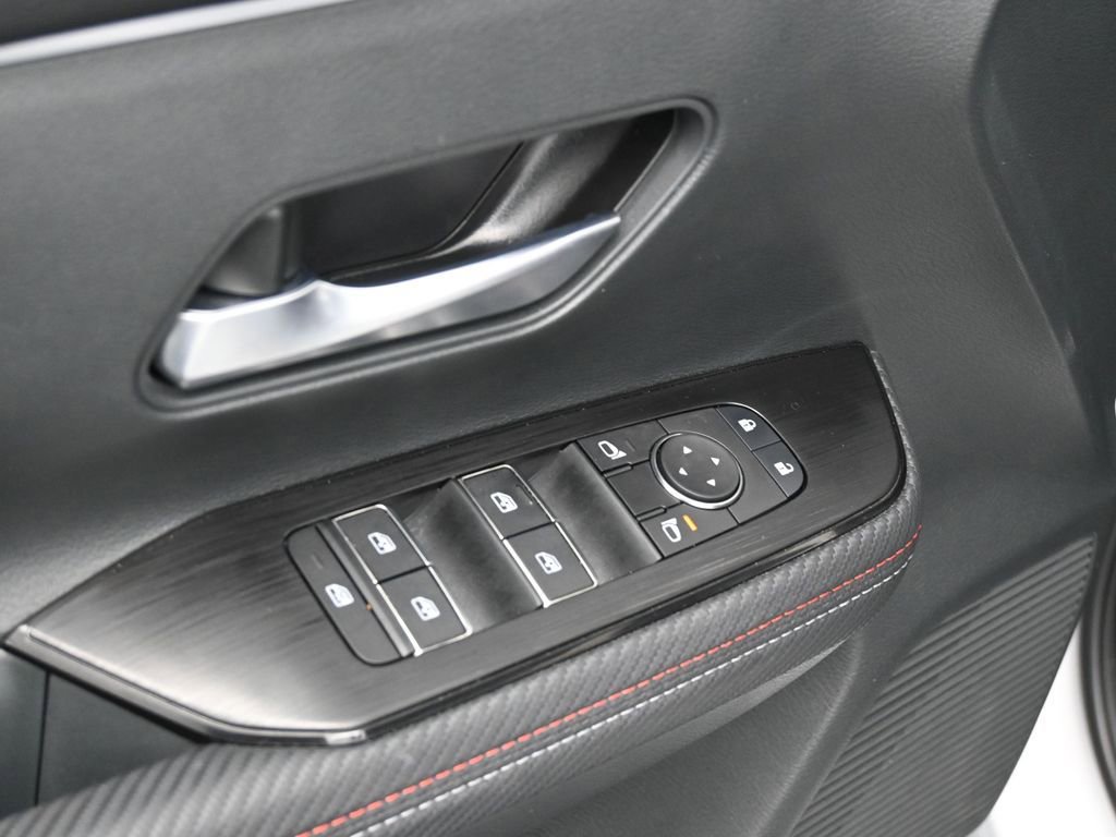 Certified 2025 Nissan Kicks SR image 14