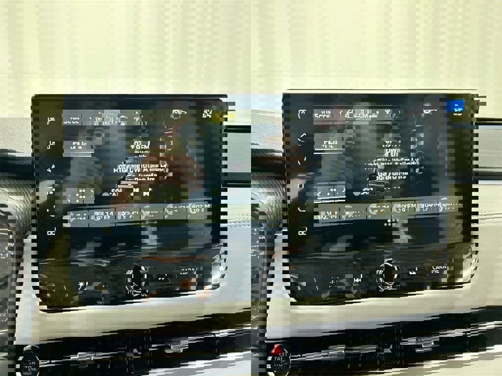 New 2025 Mitsubishi Outlander SE image 16