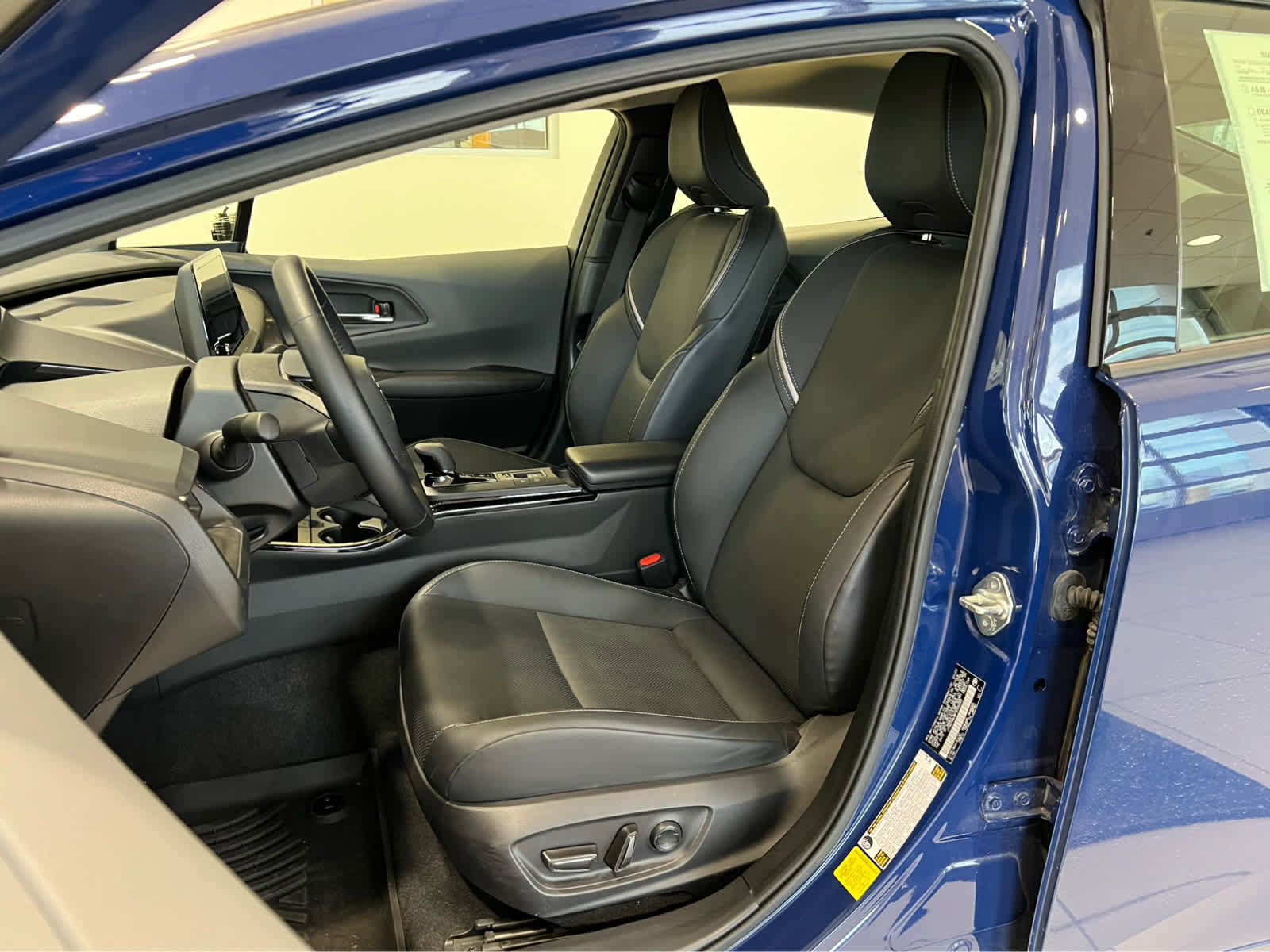 Used 2023 Toyota Prius XLE AWD/4WD image 15