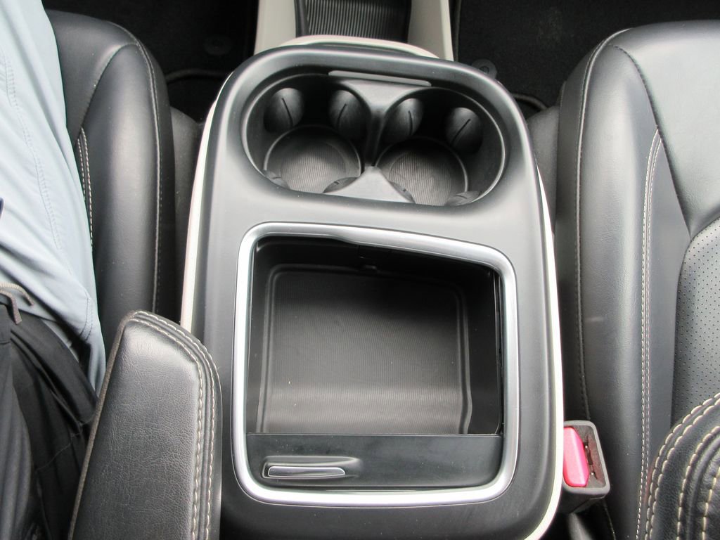 Used 2023 Chrysler Pacifica Touring-L image 27