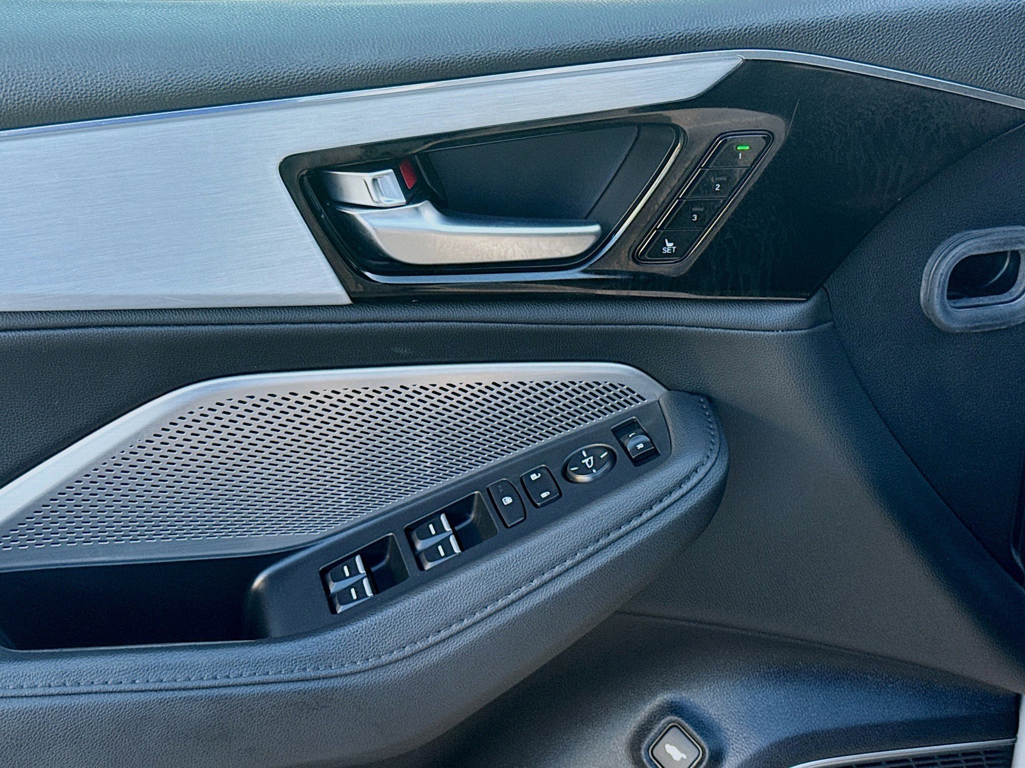 Used 2024 Acura MDX FWD image 16