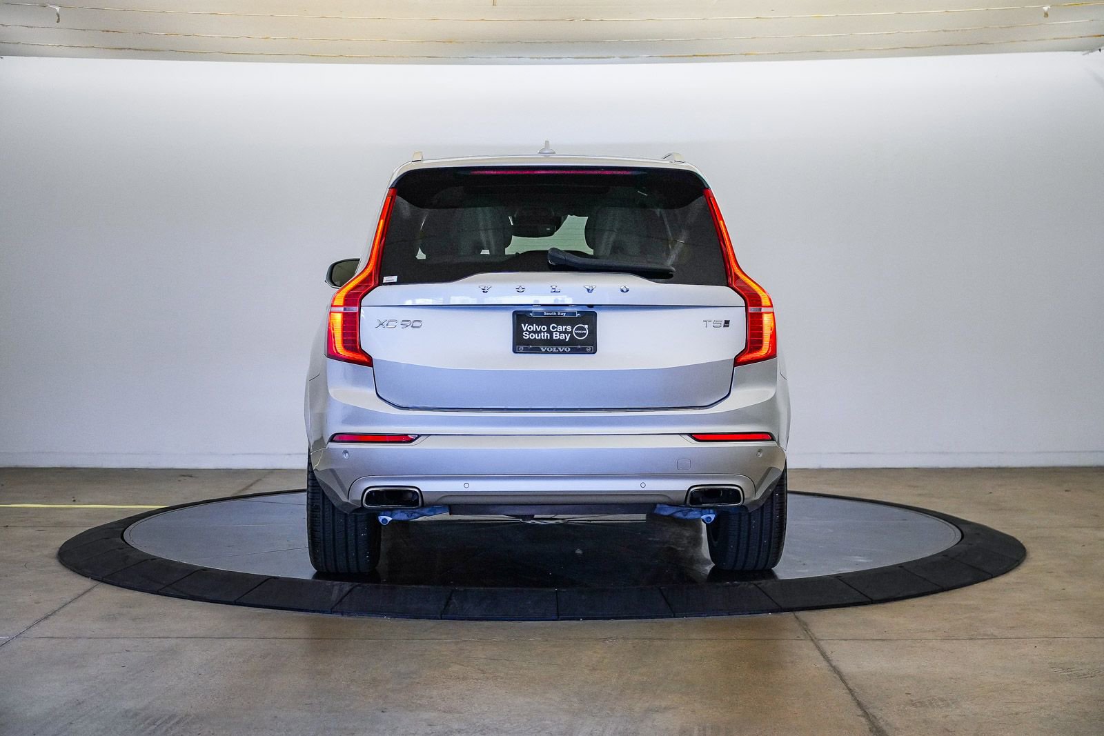 Used 2020 Volvo XC90 T5 Momentum w/ Protection Package Premier AWD/4WD image 3