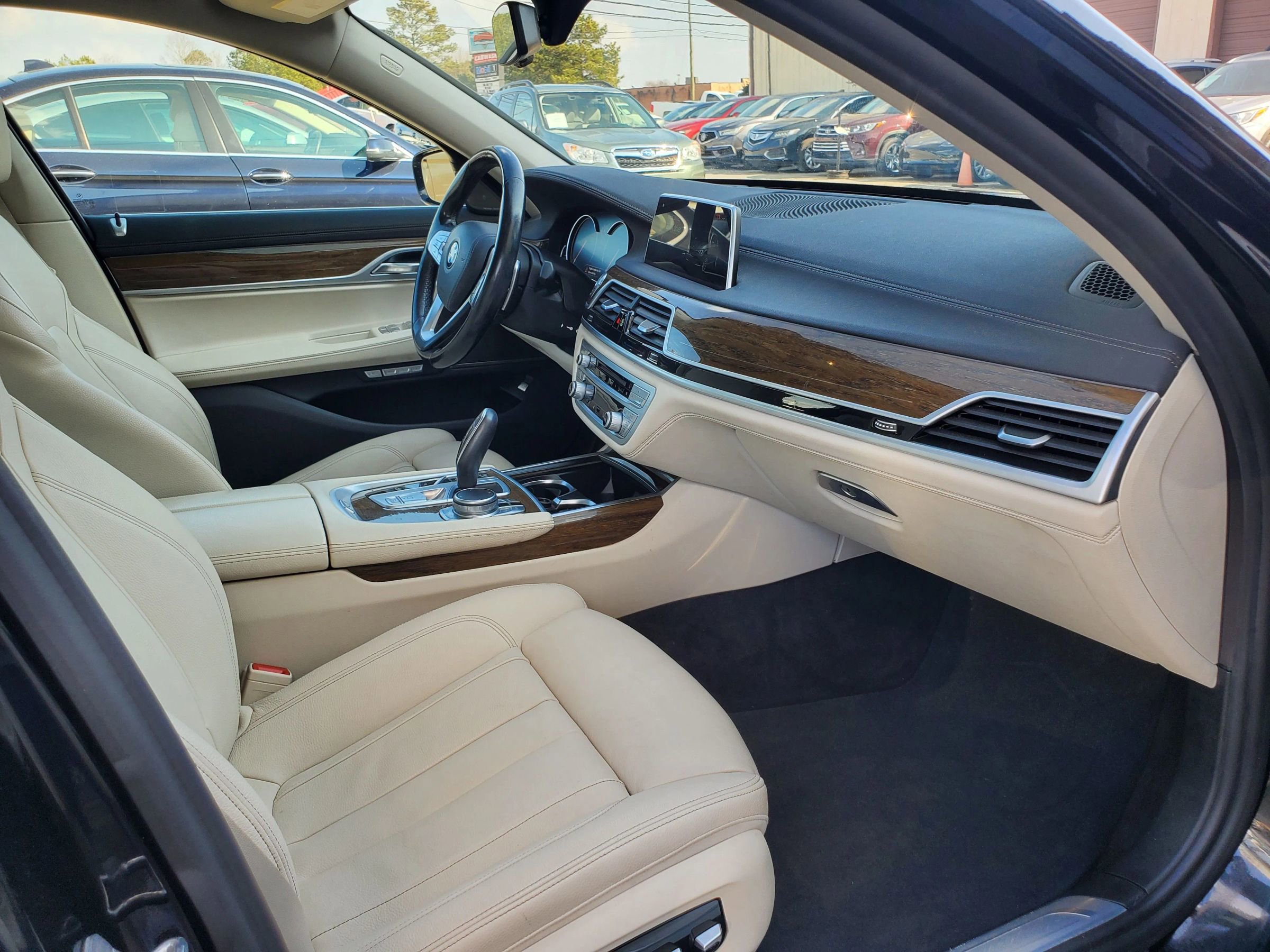 Used 2018 BMW 750i xDrive image 29