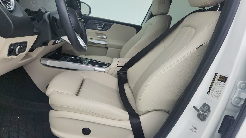 Used 2025 Mercedes-Benz GLB 250 w/ Exclusive Package image 14
