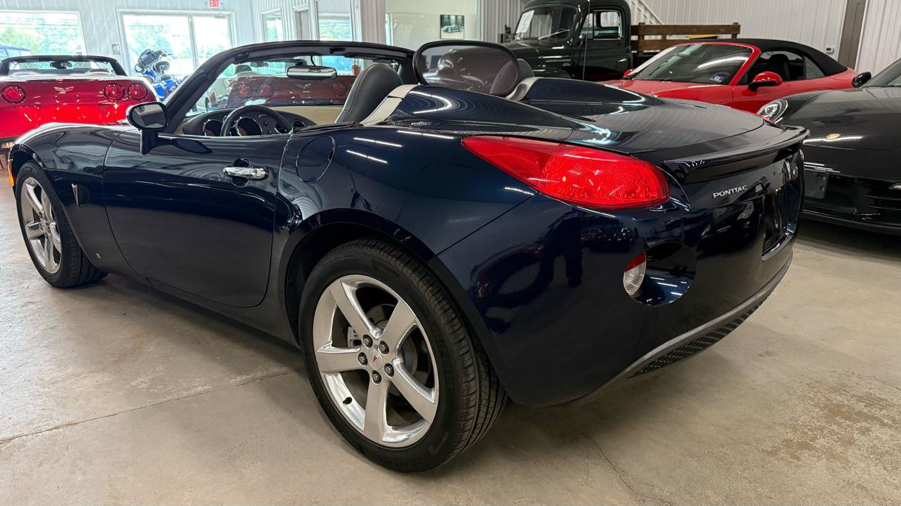 Used 2006 Pontiac Solstice Convertible w/ Premium Package RWD image 6