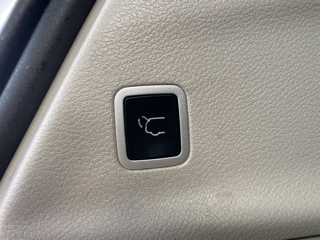 Used 2023 Chrysler Pacifica Touring-L FWD image 13