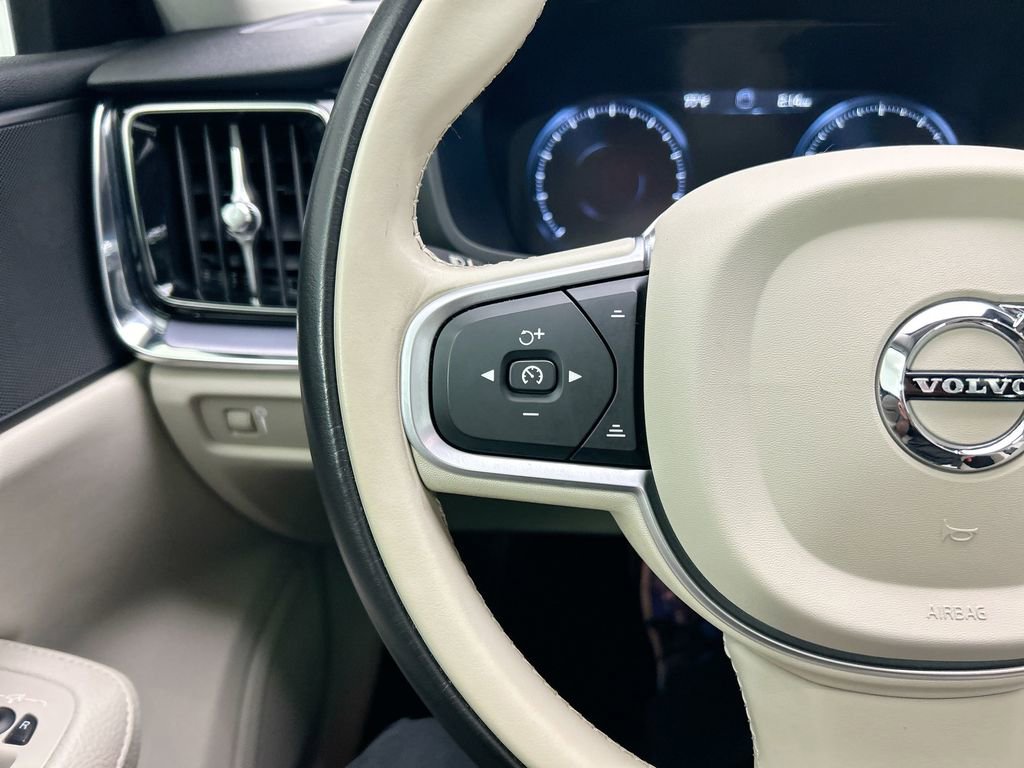 Used 2020 Volvo S60 T5 Momentum image 11