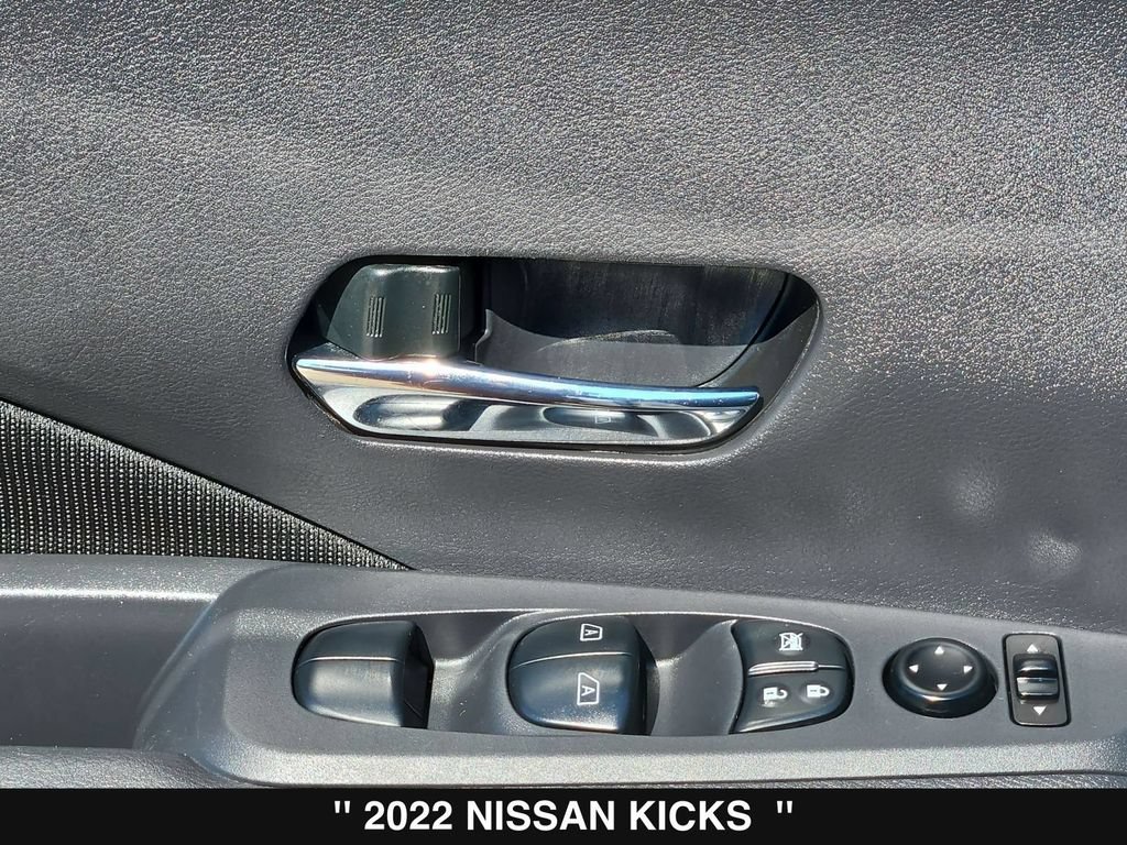 Used 2022 Nissan Kicks SV FWD image 15