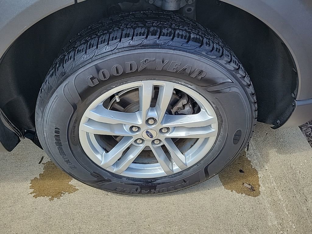 Used 2022 Ford Explorer XLT image 32