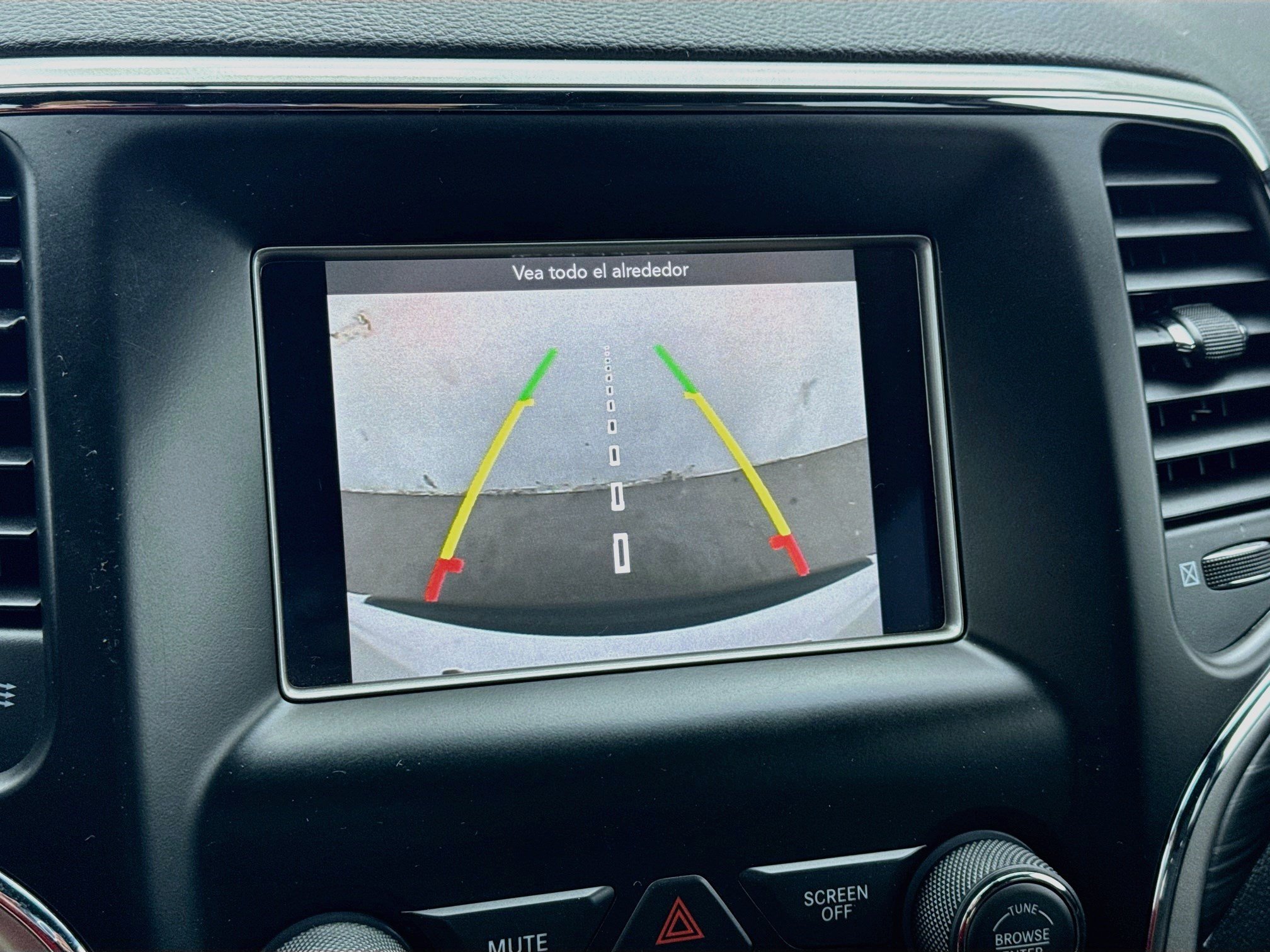 Used 2019 Jeep Grand Cherokee Laredo RWD image 10