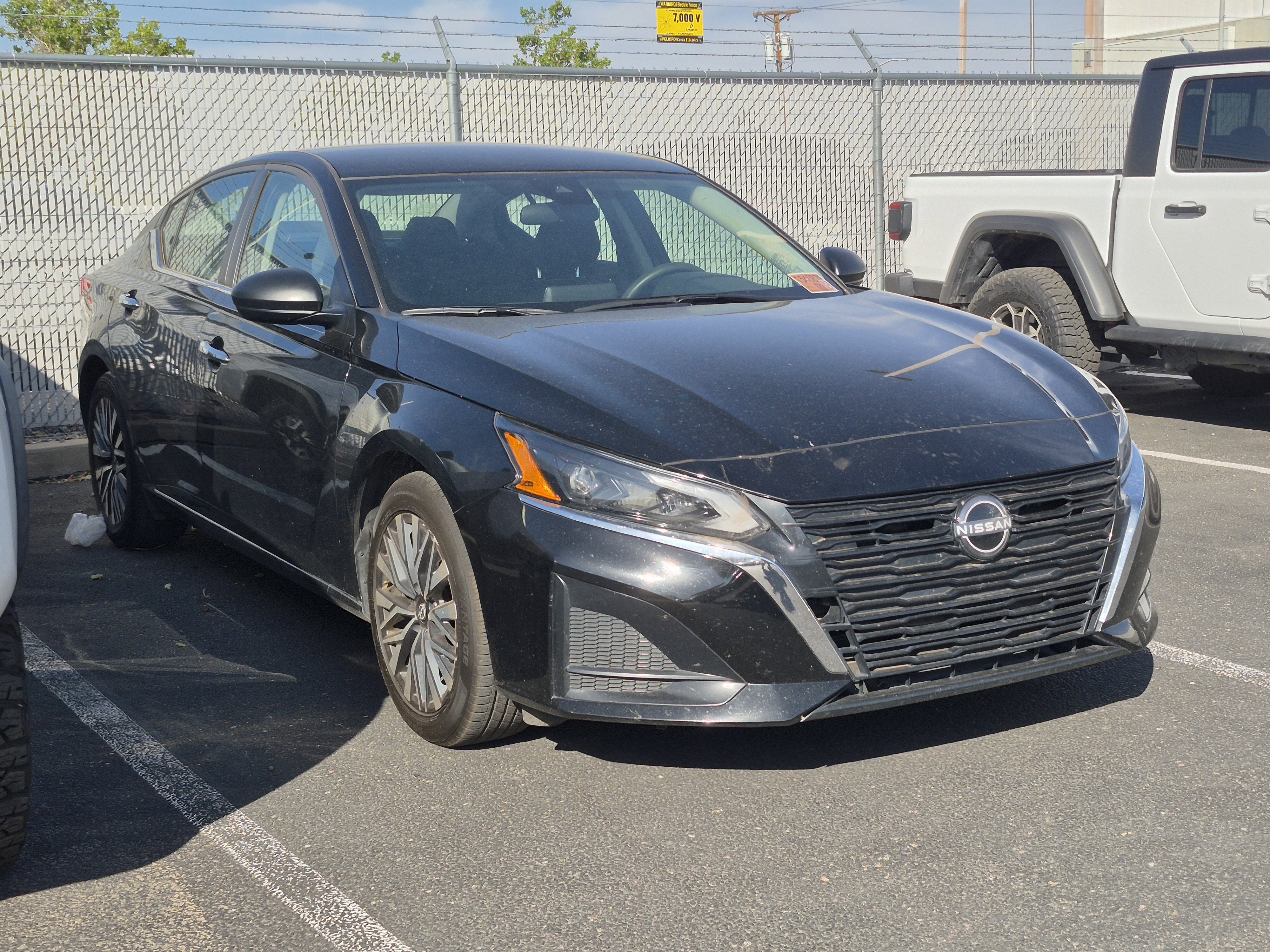 Used 2025 Nissan Altima 2.5 SV FWD image 3