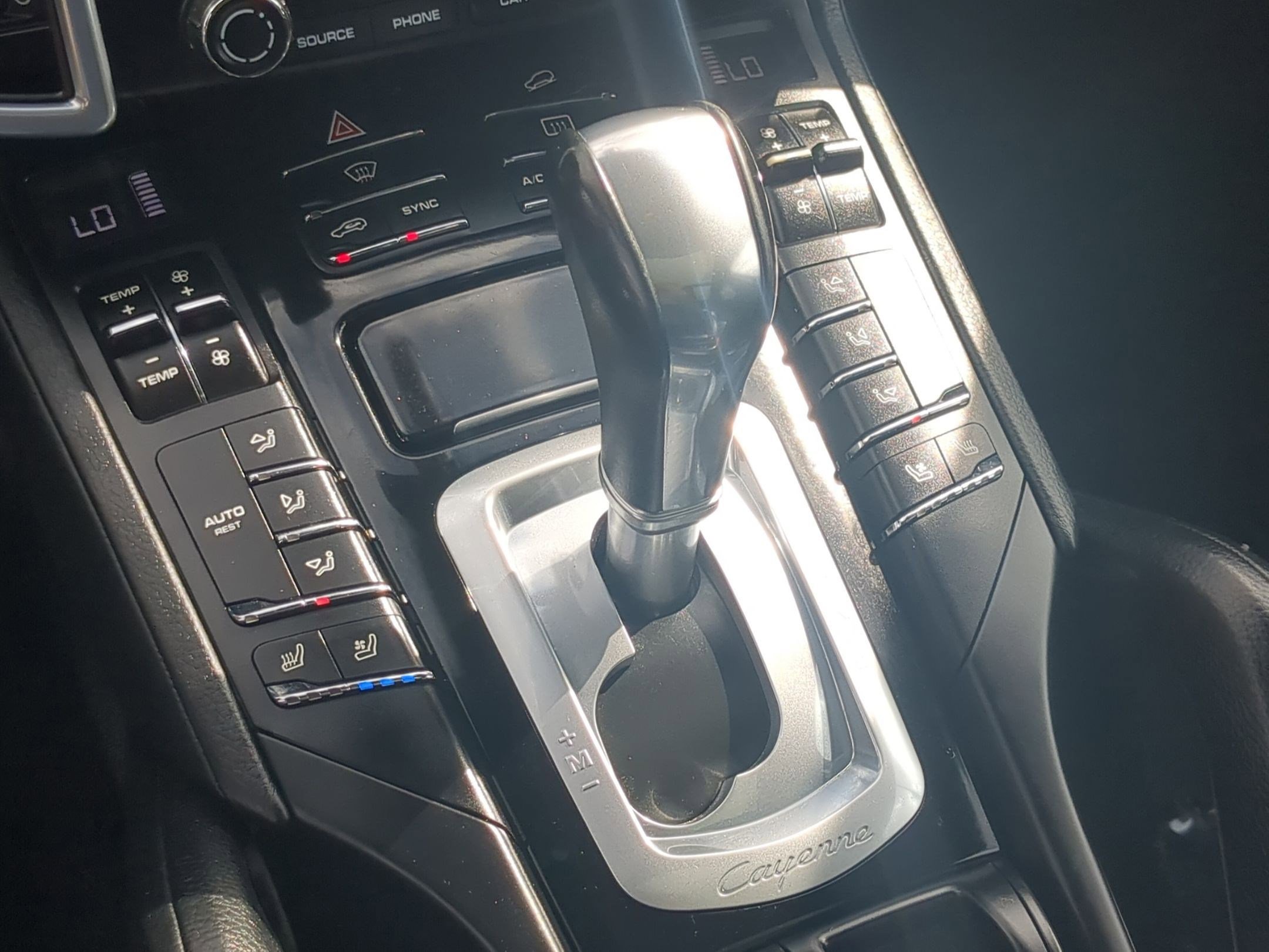 Used 2017 Porsche Cayenne Platinum Edition image 27