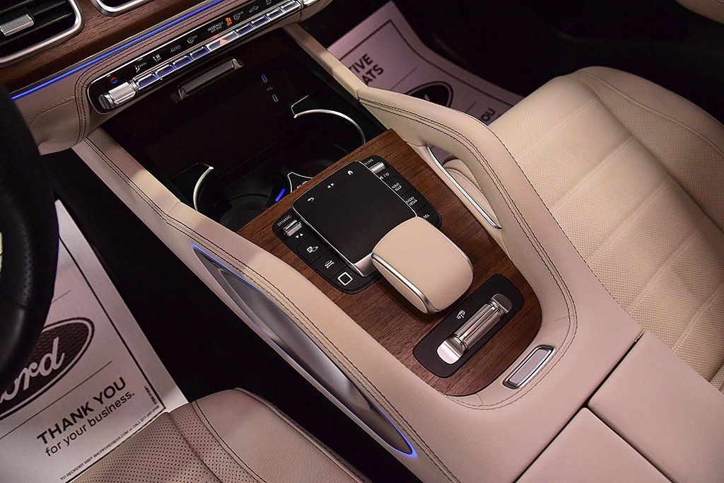 Used 2025 Mercedes-Benz GLS 580 4MATIC image 23