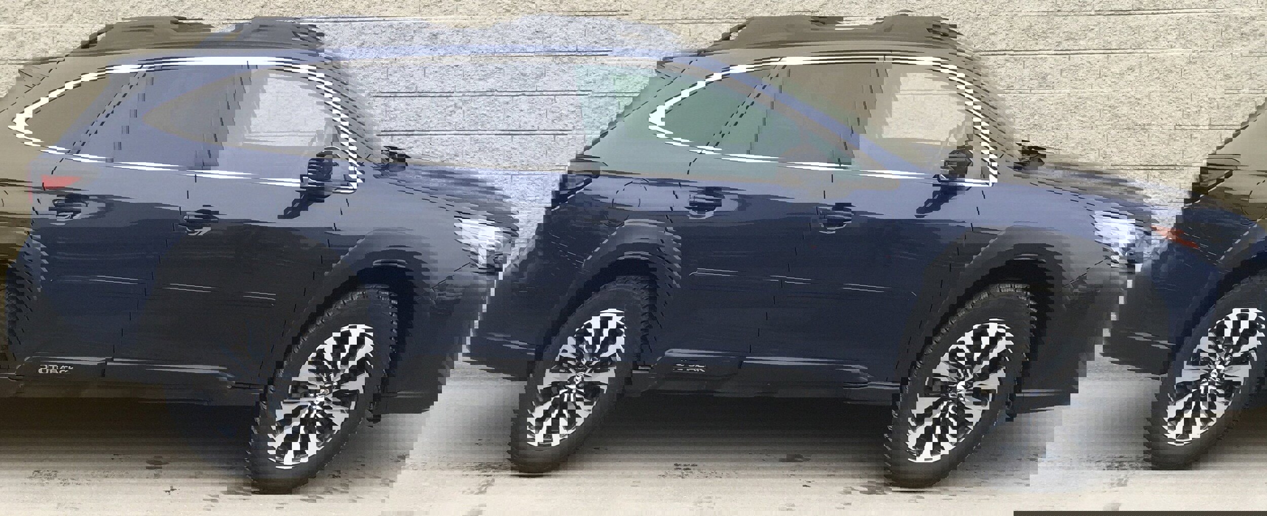 Used 2025 Subaru Outback Limited XT image 3