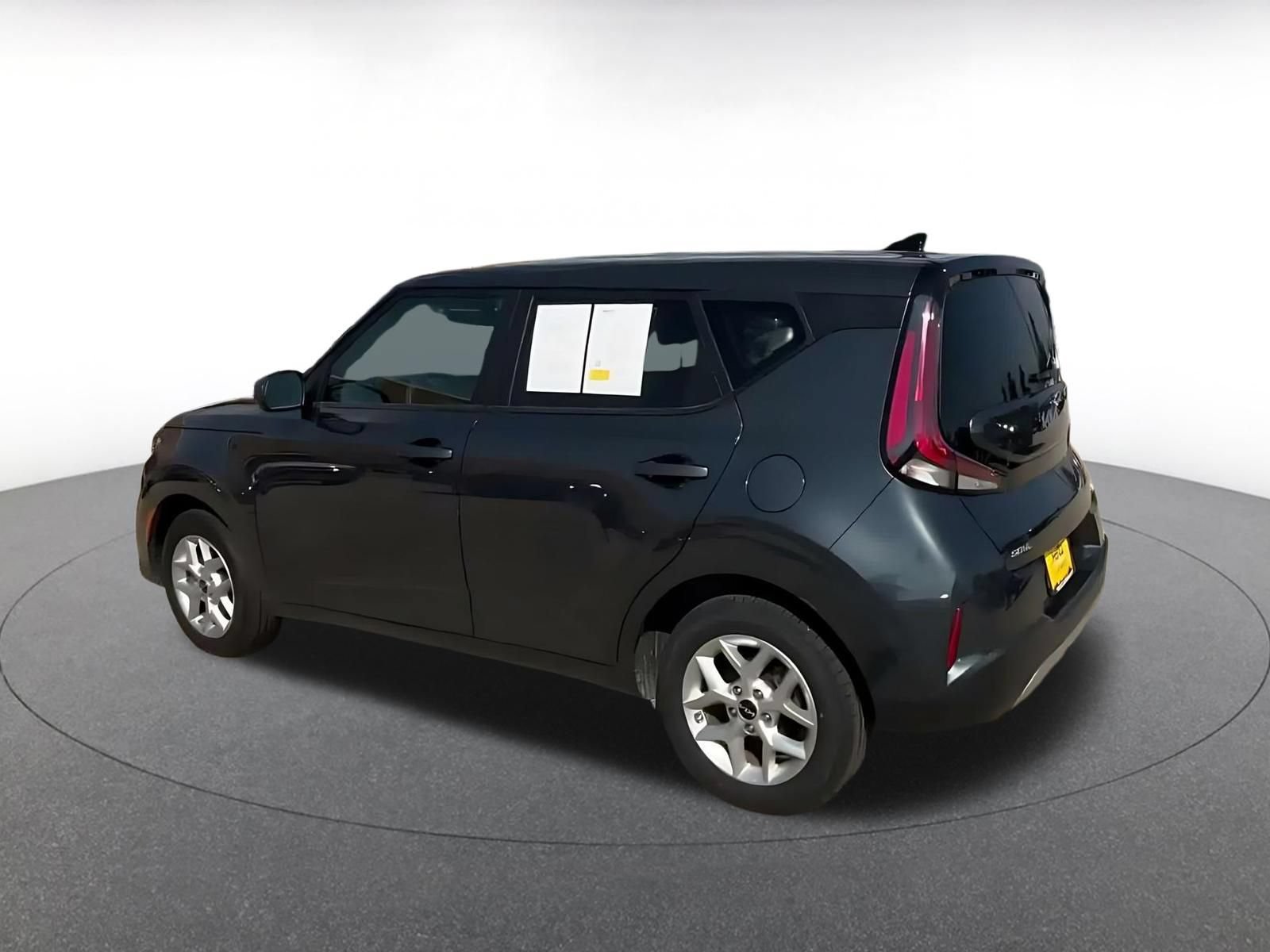 Used 2025 Kia Soul LX w/ LX Technology Package FWD image 9