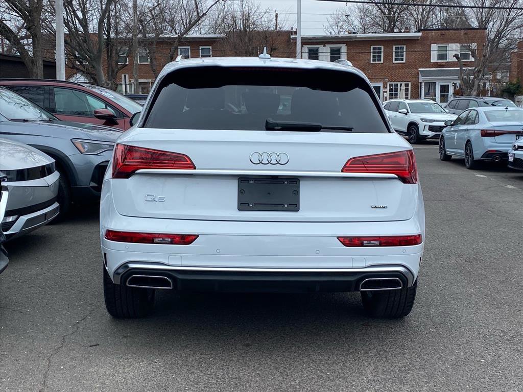 Used 2024 Audi Q5 e Premium Plus w/ Premium Plus Package image 4