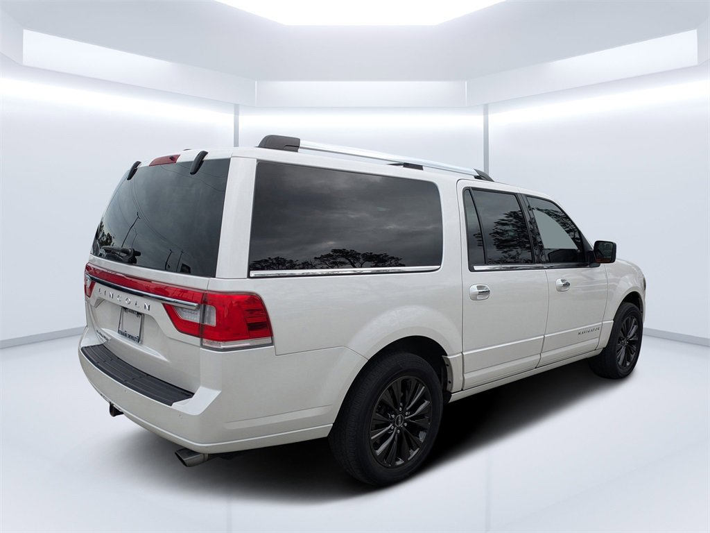Used 2015 Lincoln Navigator L 4WD image 3