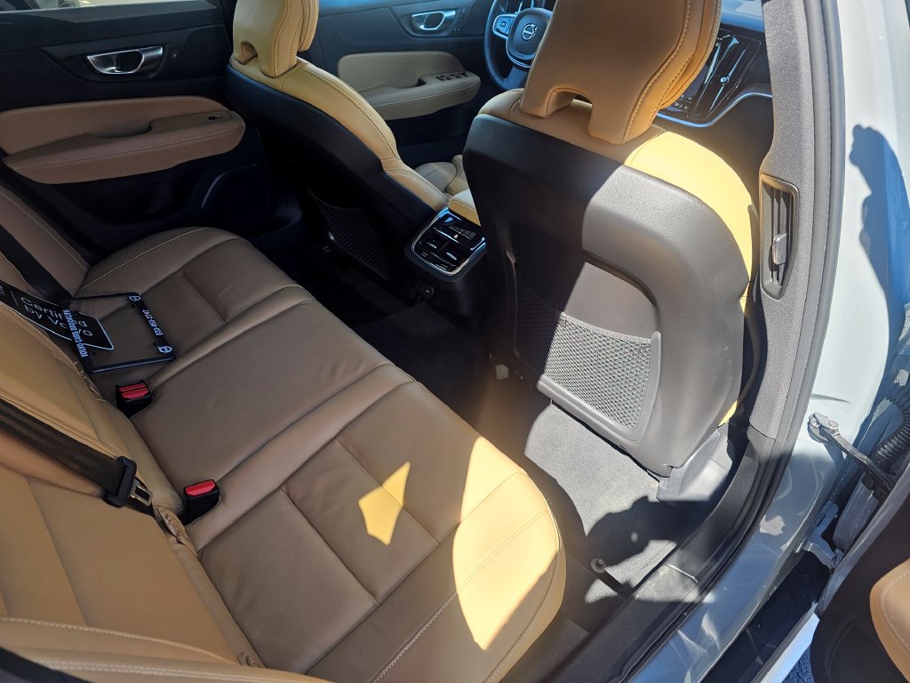 Certified 2025 Volvo V60 B5 Cross Country Ultra AWD/4WD image 33