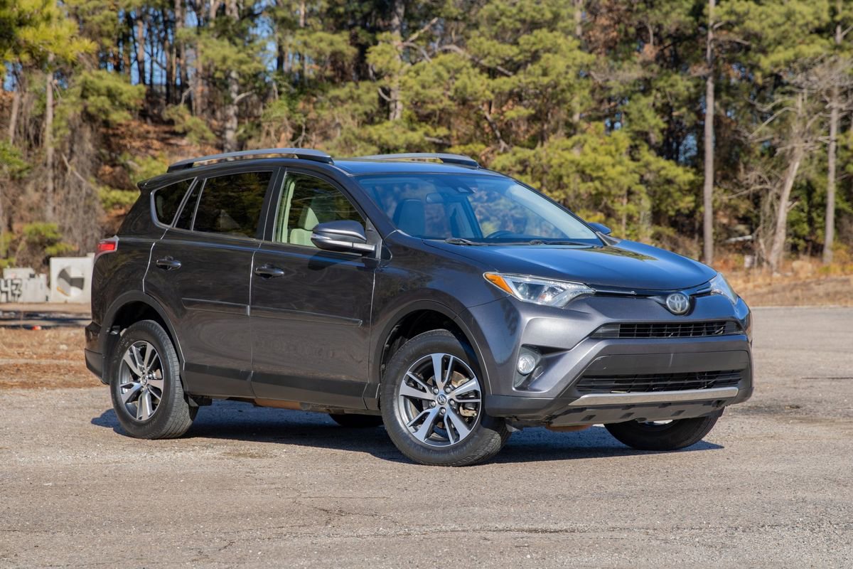 Used 2018 Toyota RAV4 XLE image 3