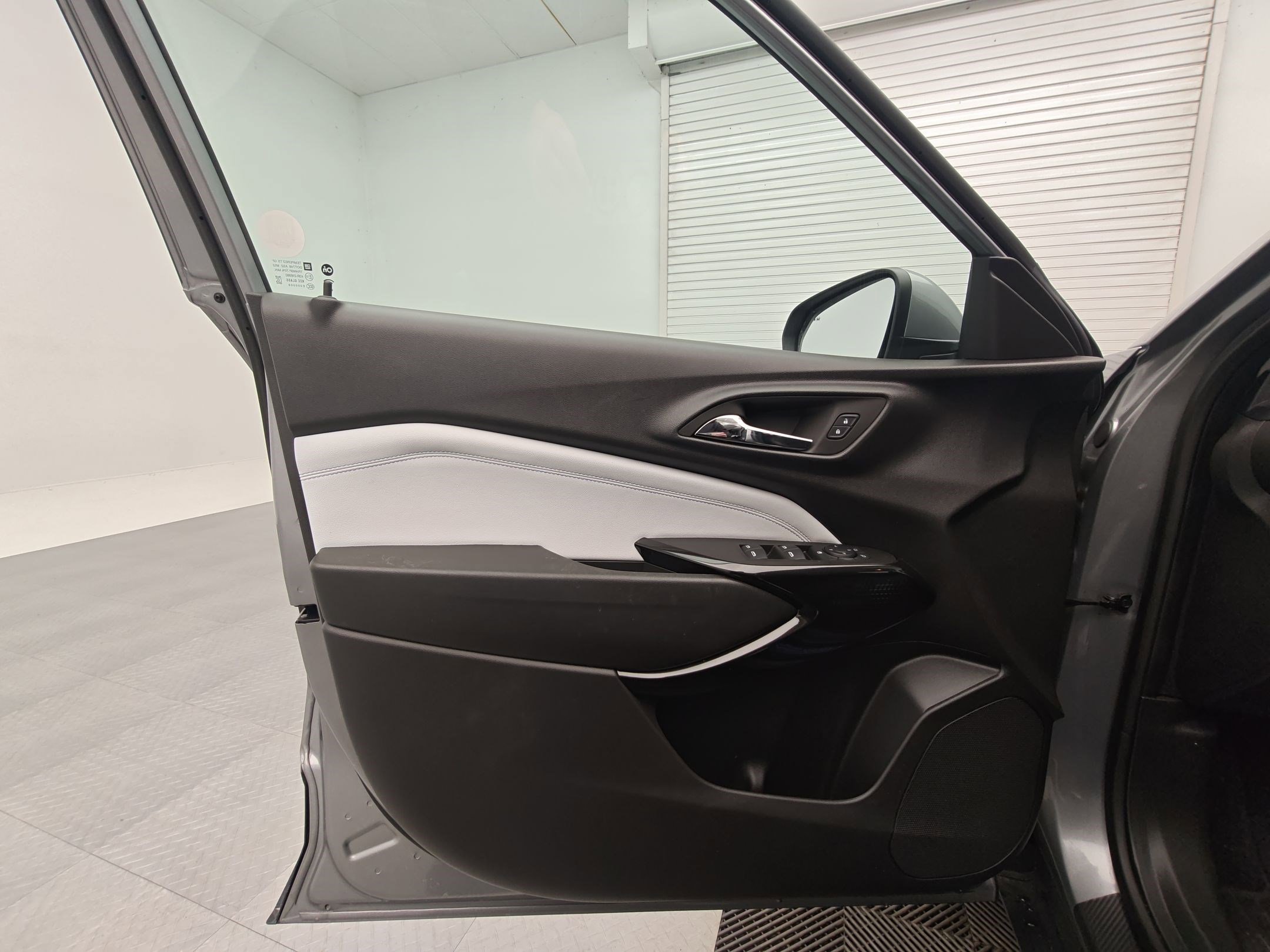 Certified 2024 Chevrolet Trax LT w/ Driver Confidence Package image 18