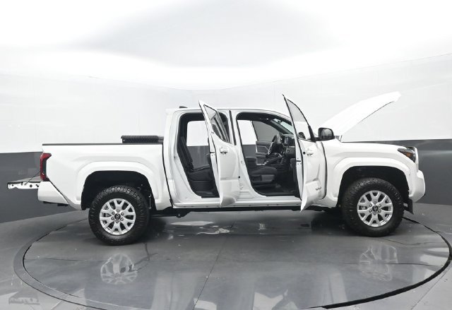 Used 2024 Toyota Tacoma SR5 AWD/4WD image 30