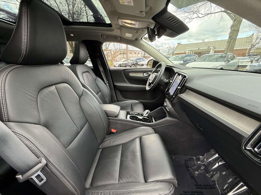 Used 2023 Volvo XC40 B5 Ultimate w/ Protection Package Premier image 14