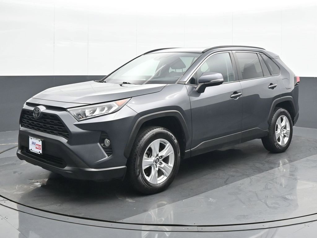 Used 2020 Toyota RAV4 XLE image 2
