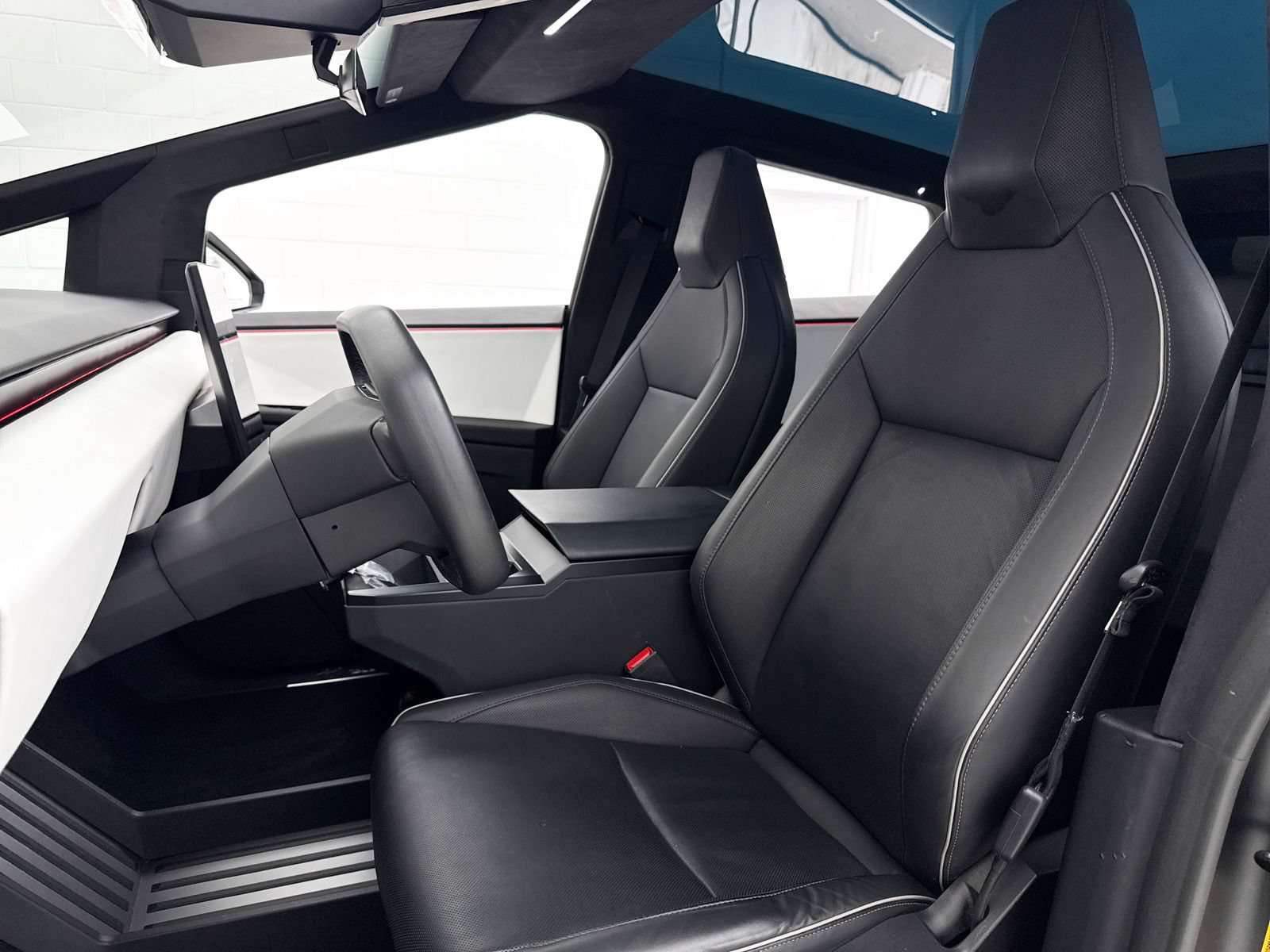 Used 2024 Tesla Cybertruck AWD Crew Cab image 21