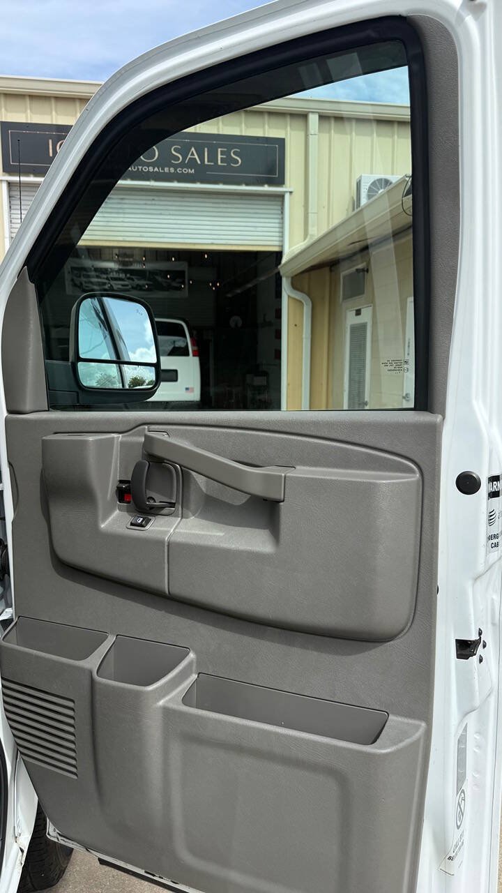 Used 2018 Chevrolet Express 2500 w/ Driver Convenience Package RWD image 37