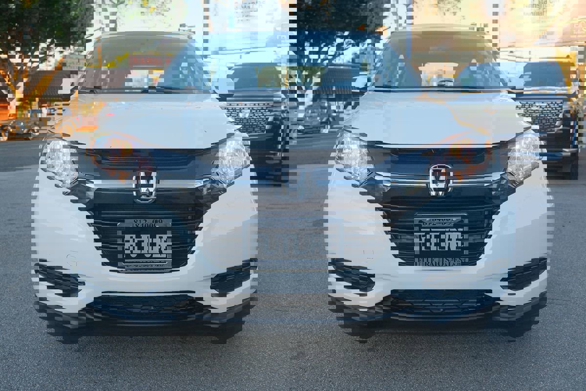 Used 2017 Honda HR-V LX image 2