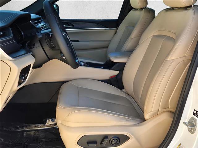 Used 2023 Jeep Grand Cherokee Limited image 17