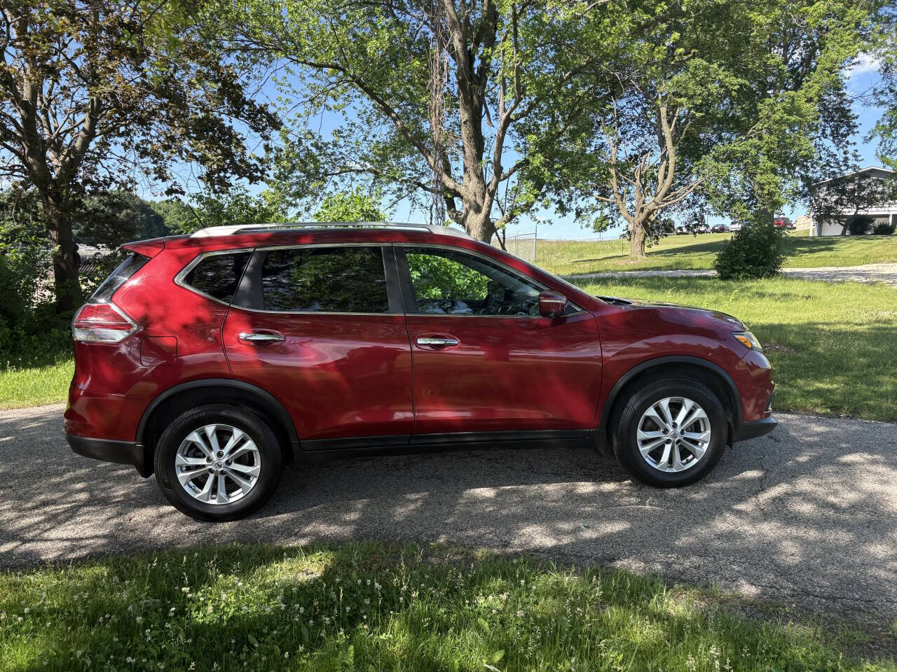 Used 2015 Nissan Rogue SV w/ SV Premium Package AWD/4WD image 6