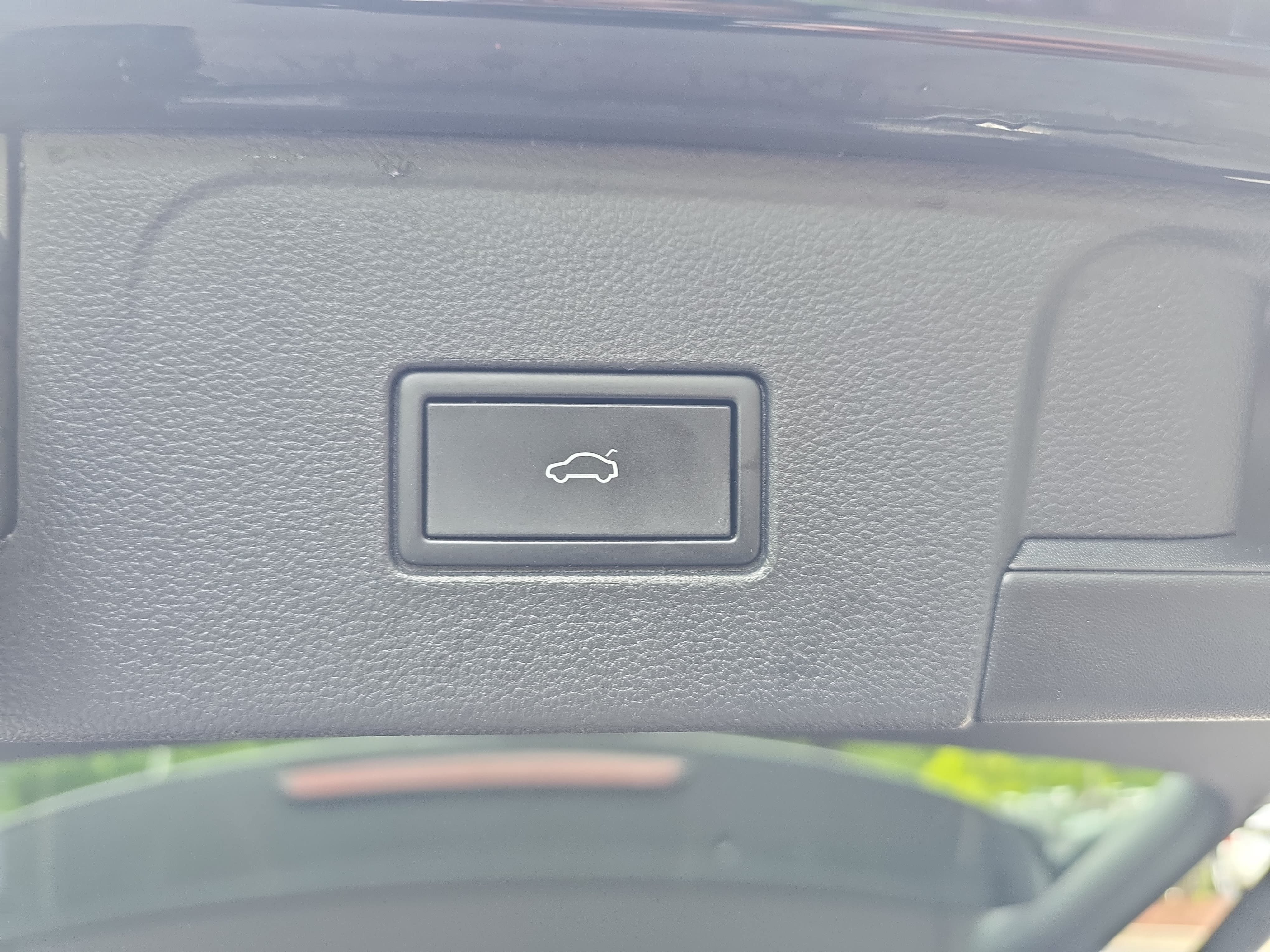 Certified 2024 Volkswagen Atlas SE FWD image 14