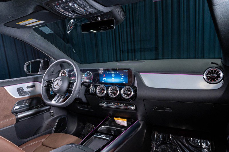 New 2025 Mercedes-Benz GLA 35 AMG 4MATIC image 4