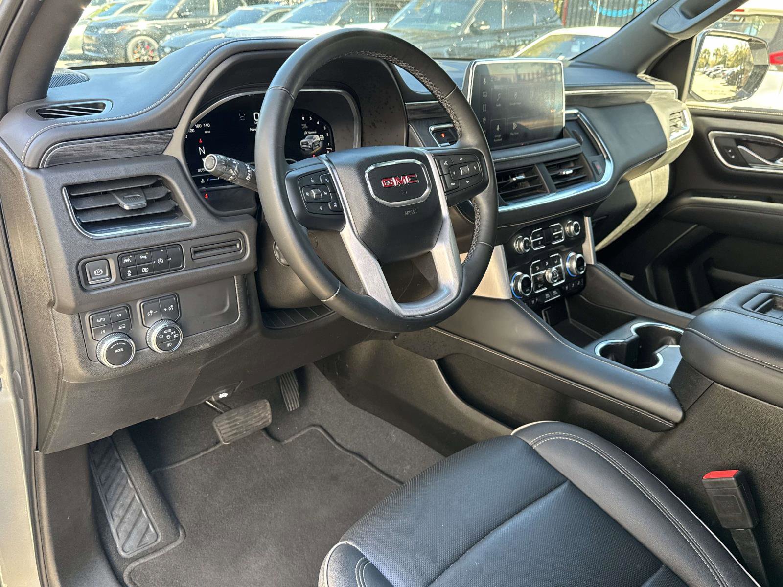 Used 2023 GMC Yukon SLT w/ SLT Luxury Package image 24