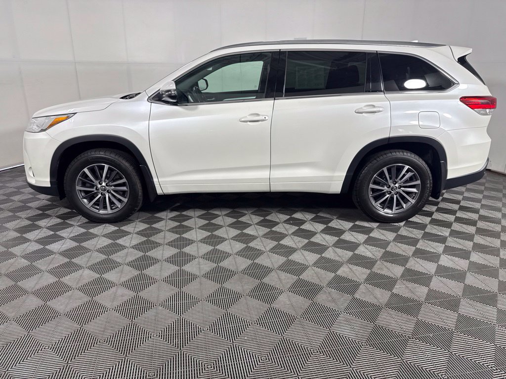 Used 2017 Toyota Highlander XLE AWD/4WD image 7
