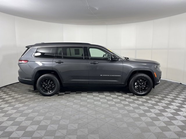 Used 2025 Jeep Grand Cherokee L Laredo image 8