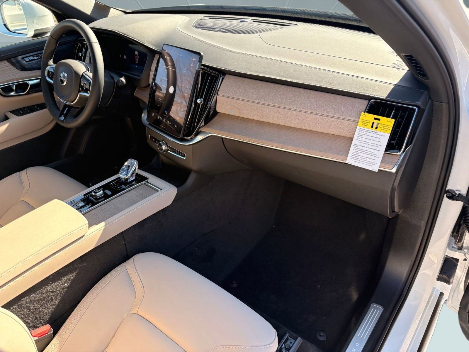 New 2026 Volvo XC90 T8 Plus w/ Protection Package image 27