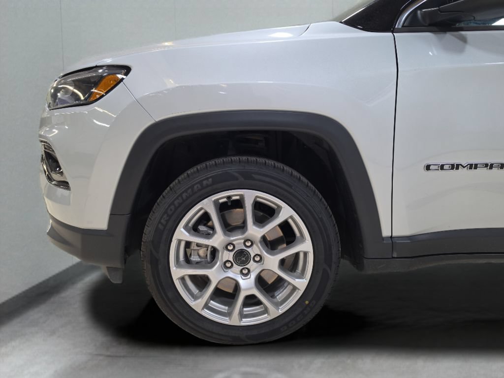 Certified 2025 Jeep Compass Limited AWD/4WD image 25