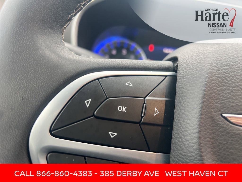 Used 2024 Chrysler Pacifica Touring-L image 45