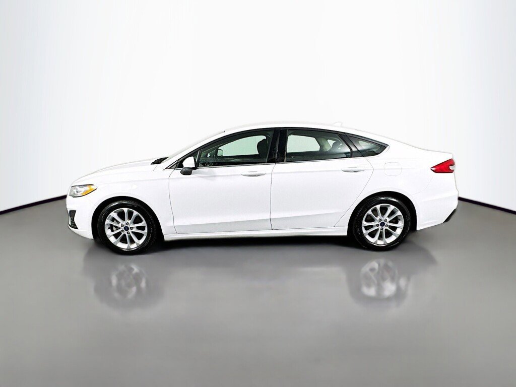 Used 2020 Ford Fusion SE image 2