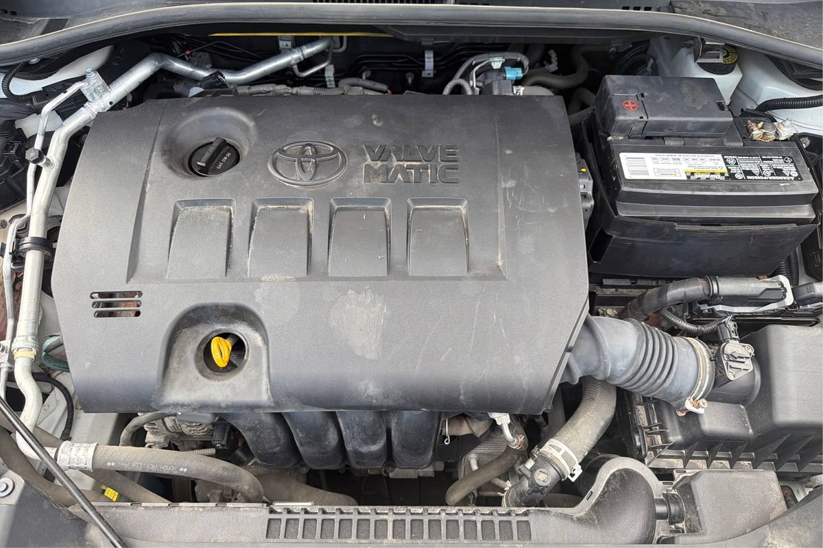 Used 2019 Toyota C-HR Limited FWD image 23