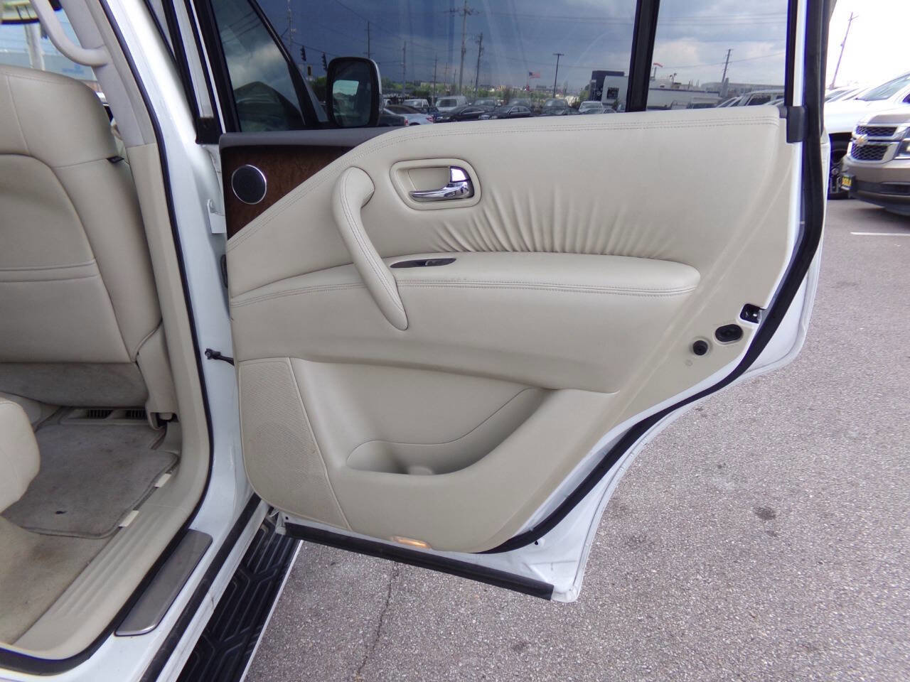 Used 2013 INFINITI QX56 4WD w/ Deluxe Touring Pkg image 37