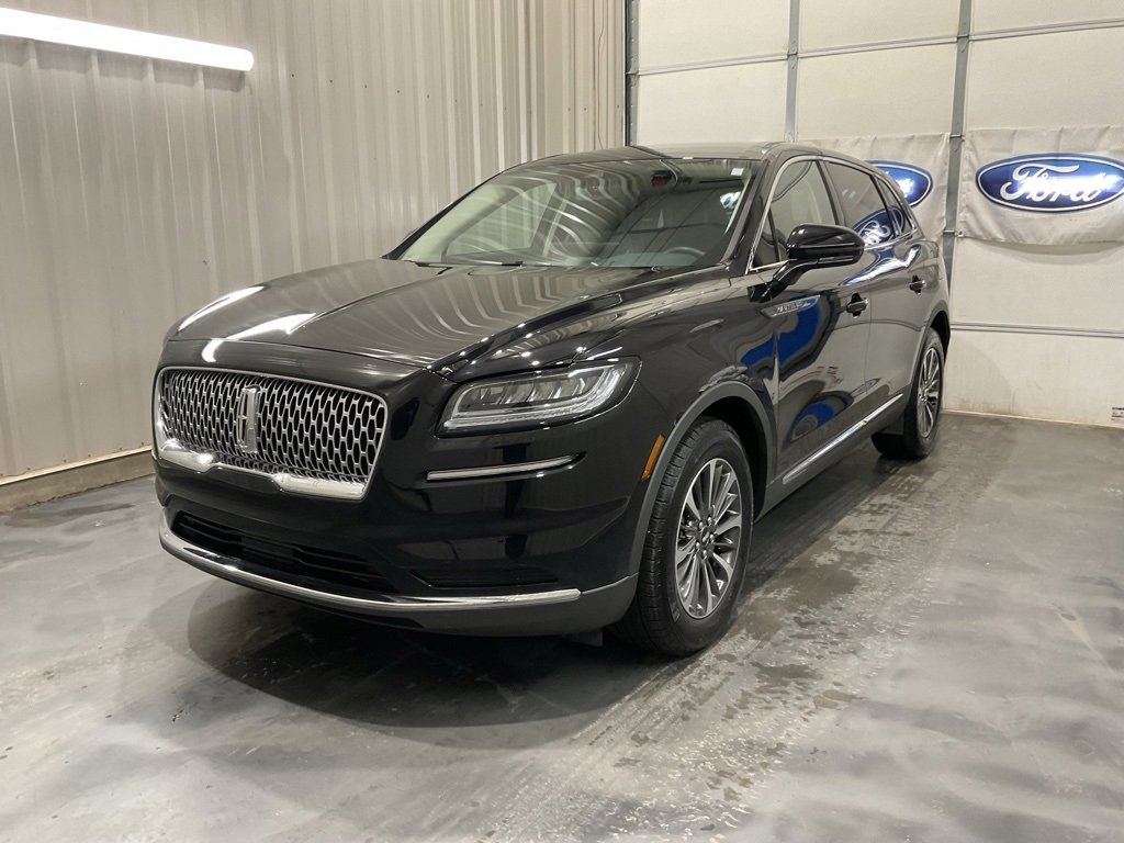 Used 2023 Lincoln Nautilus FWD image 3