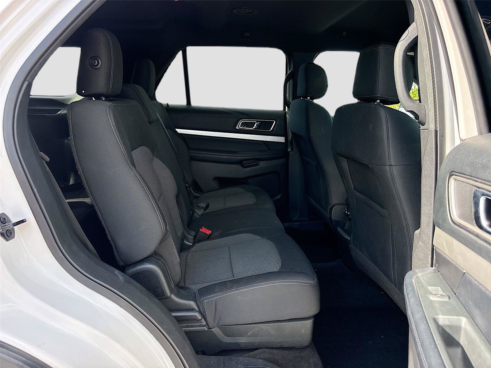 Used 2017 Ford Explorer XLT FWD image 27