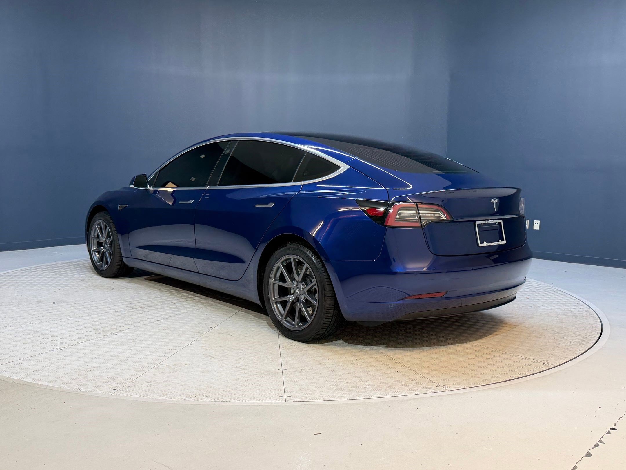 Used 2018 Tesla Model 3 Long Range RWD image 3
